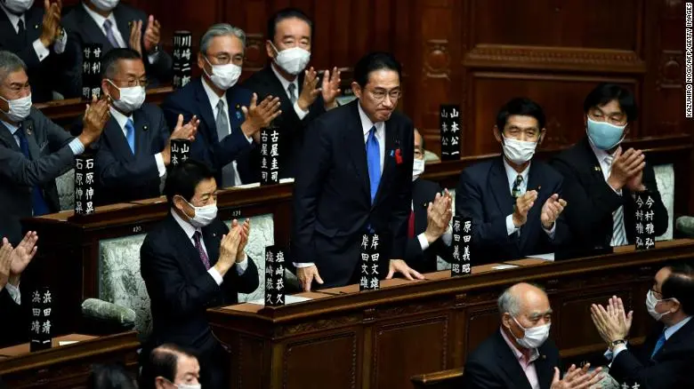 Fumio Kishida asume el cargo como nuevo primer ministro de Japón