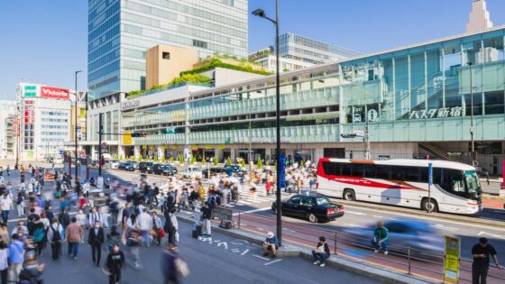 Shinjuku continúa siendo la estación más transitada de JR East